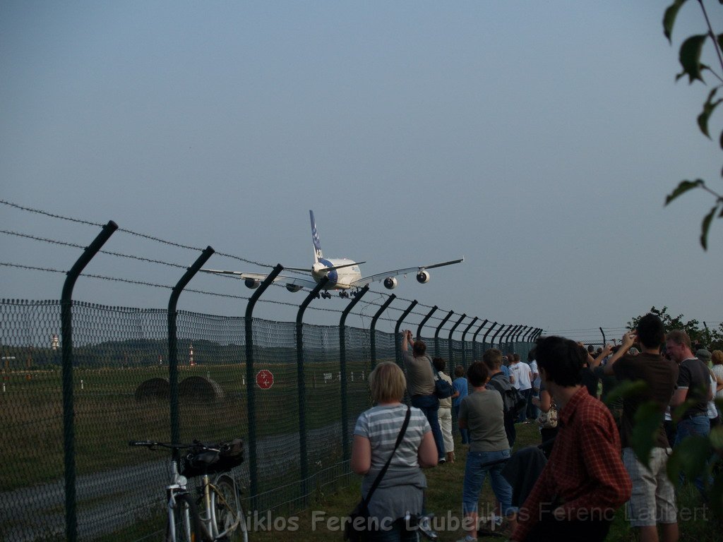 Warten auf den Airbus 380 Koeln Bonn P303.JPG
